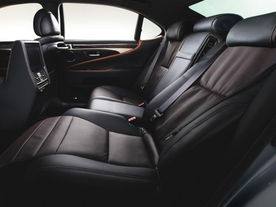 Lexus LS600h L 2012 года  (JP) (фото 2 из 3)